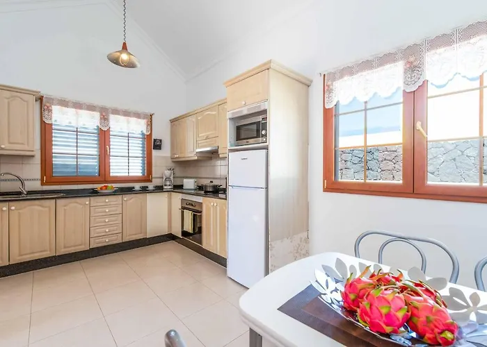 Nancy Willa Puerto del Carmen (Lanzarote)